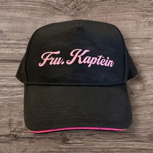 Caps Fru.Kaptein sort/rosa