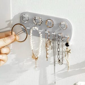 Smykkeholder vegg grå