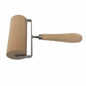 Kjevle i tre en hånds 13cm glatt