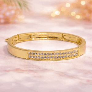 Armbånd med strikk blanke steiner gullfarget